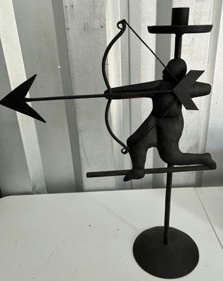 Metal archer silhouette sculpture on stand - Image 1 of 3