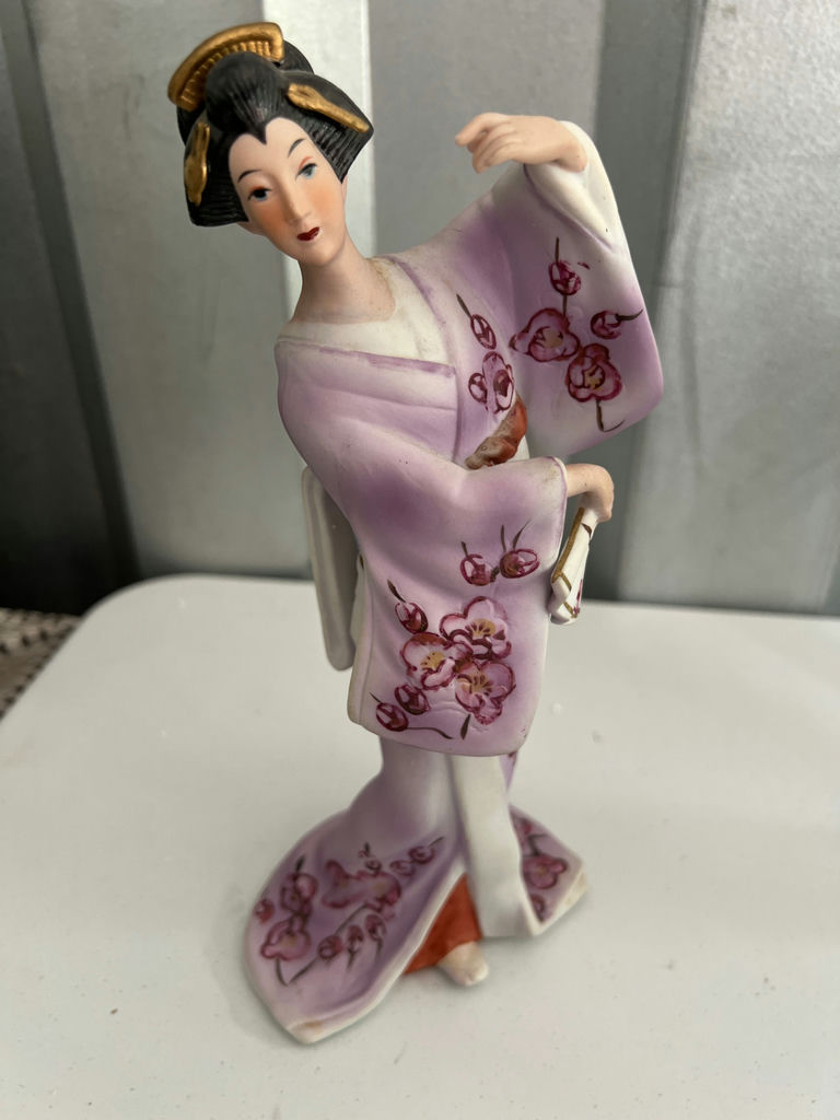Geisha figurine, oval landscape plaque, and two painted eggs in glass display - image 5 of 6