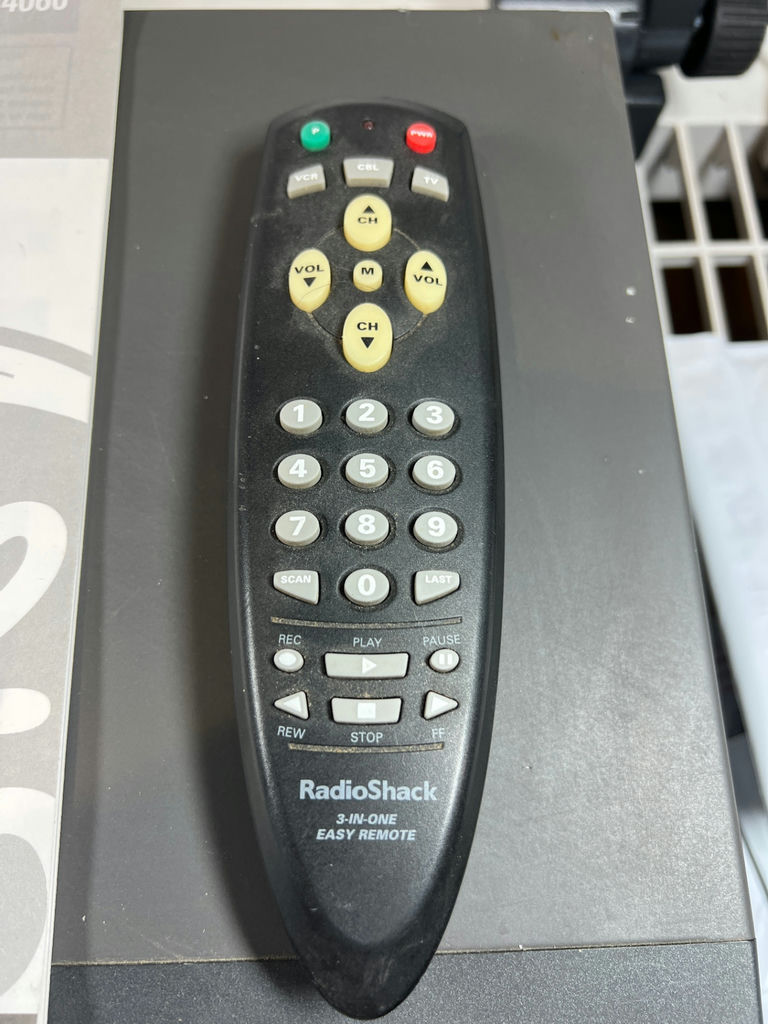 GE VG4060 Video Cassette Recorder with remote and manual LIKE NEW  - image 3 of 11