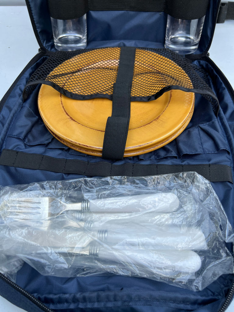 Navy Picnic Backpack with Dinnerware and Bottles BRAND NEW - image 4 of 6