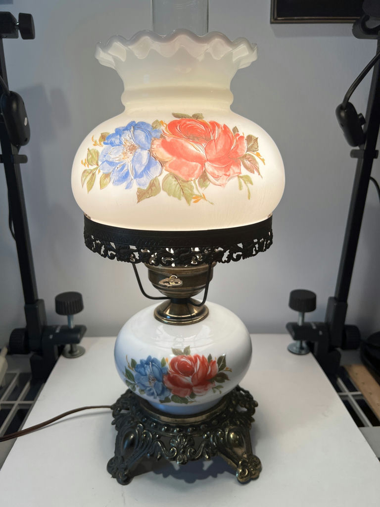 Vintage electric table lamp with dual floral glass globes - image 4 of 6