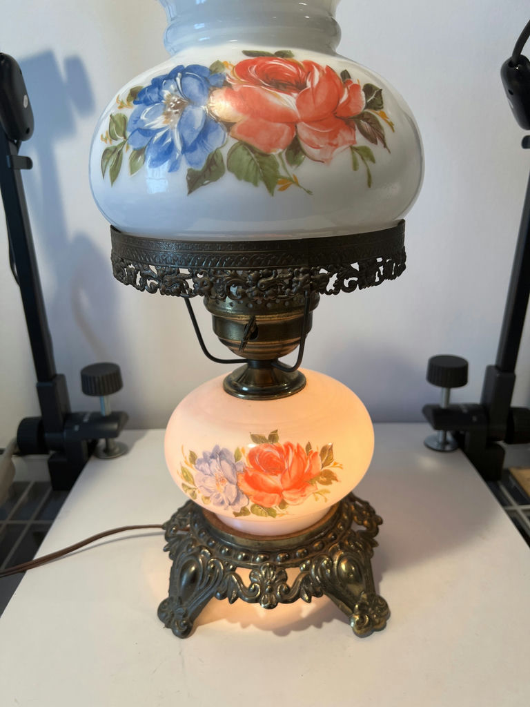 Vintage electric table lamp with dual floral glass globes - image 3 of 6