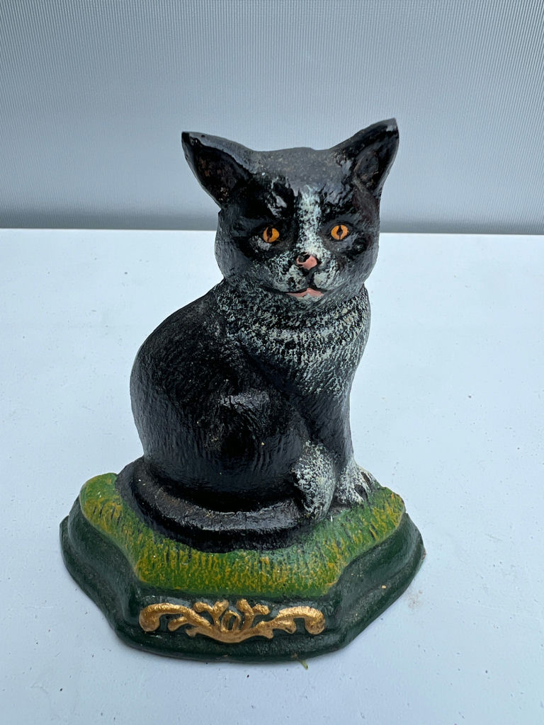 HEAVY CASTED DOORSTOP - Black cat figurine on green base - image 1 of 4