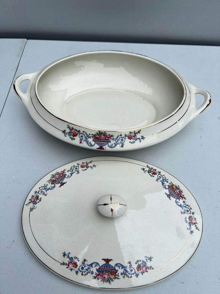 Floral porcelain soup tureen with lid - image 2 of 4
