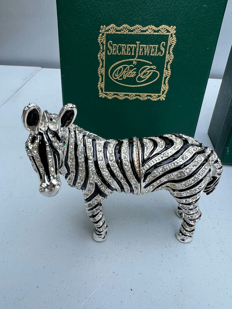 AMAZING TRINCKET BOXES - Jeweled zebra and giraffe figurines with Secret Jewels packaging - image 2 of 5