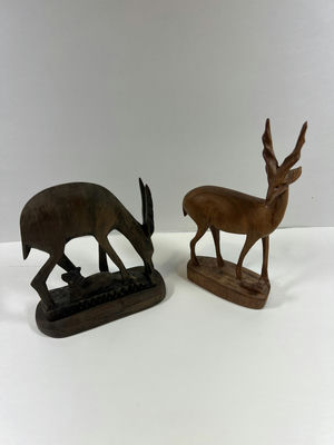 Two wooden deer figurines (doe with fawn and standing stag) - Image 1 of 4