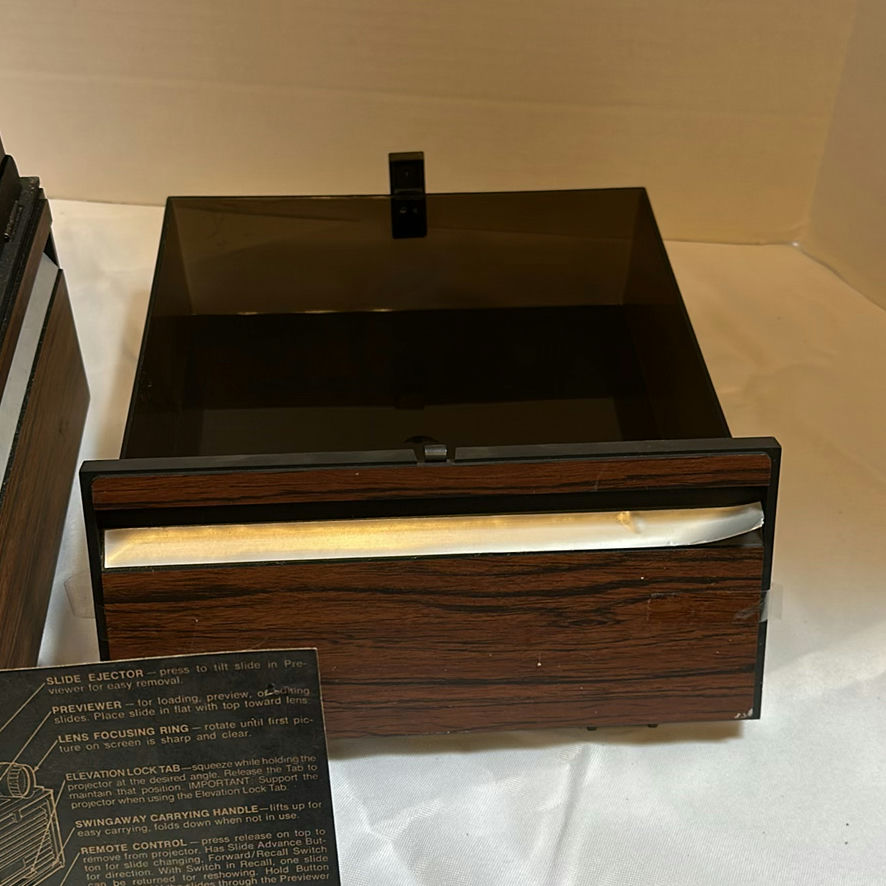 Bell & Howell Slide Cube Slide Projector with Remote Control and Accessories - image 6 of 7