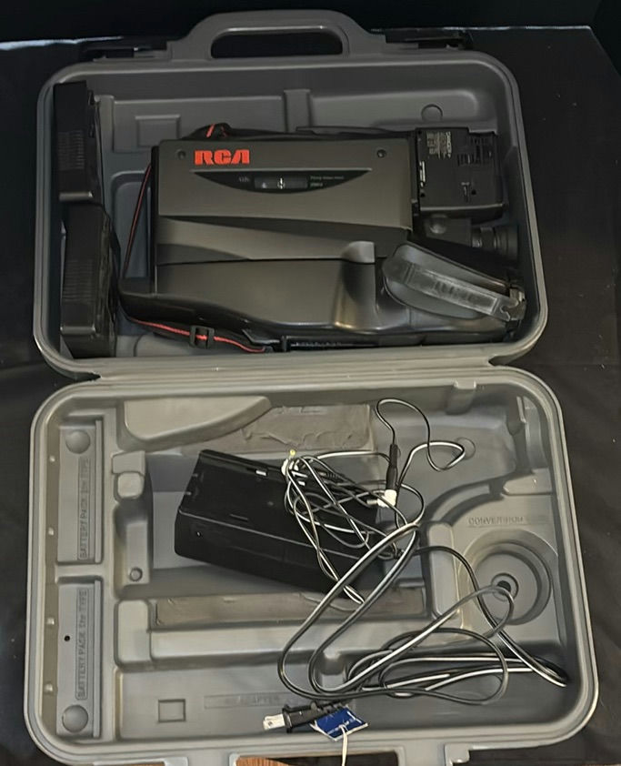 Vintage Zenith Wavemagnet Radio Antenna and RCA VHS Camcorder Kit - image 5 of 8