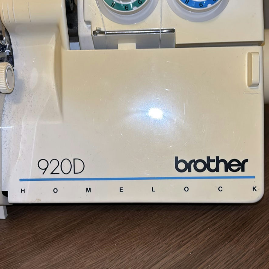 Brother 920D Homelock Serger Sewing Machine - image 2 of 7