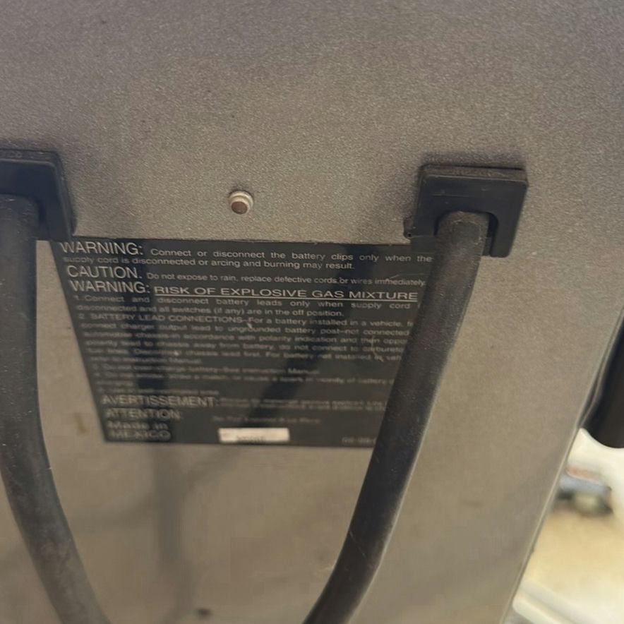 Schumacher Battery Charger and Engine Starter - image 3 of 4