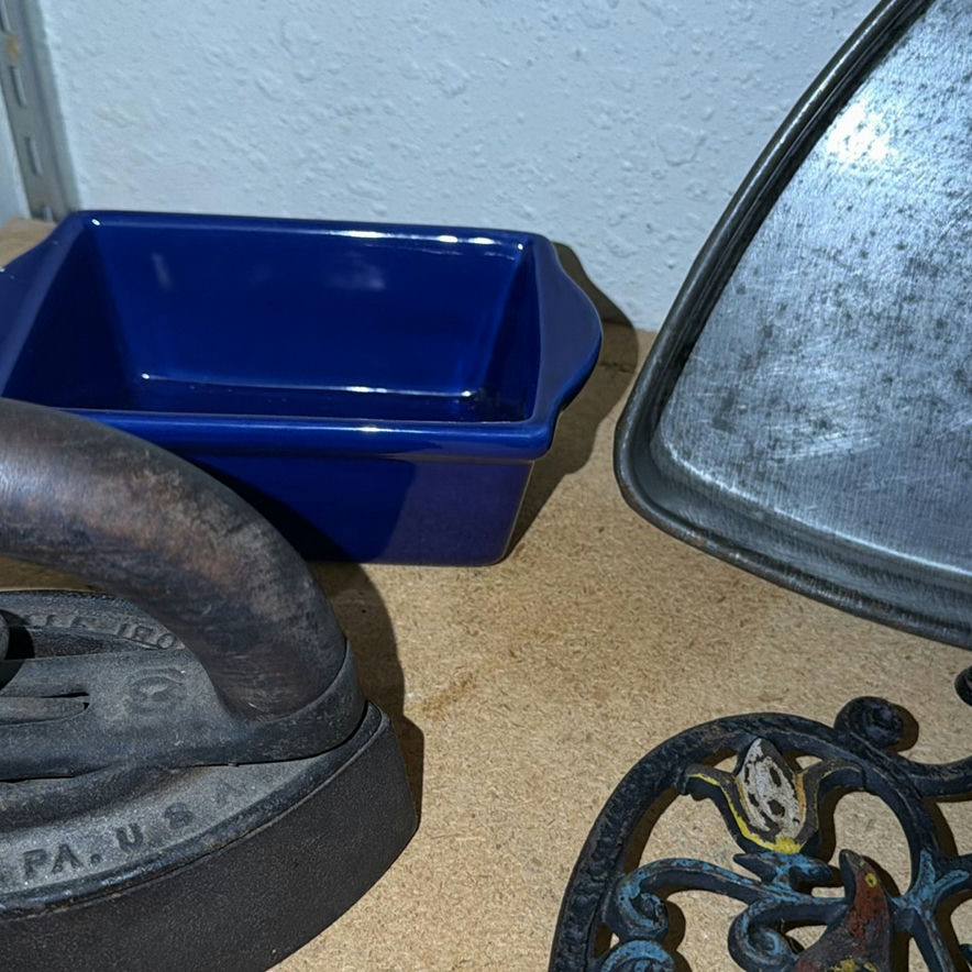 Assorted Vintage Kitchenware and Household Items - image 5 of 7