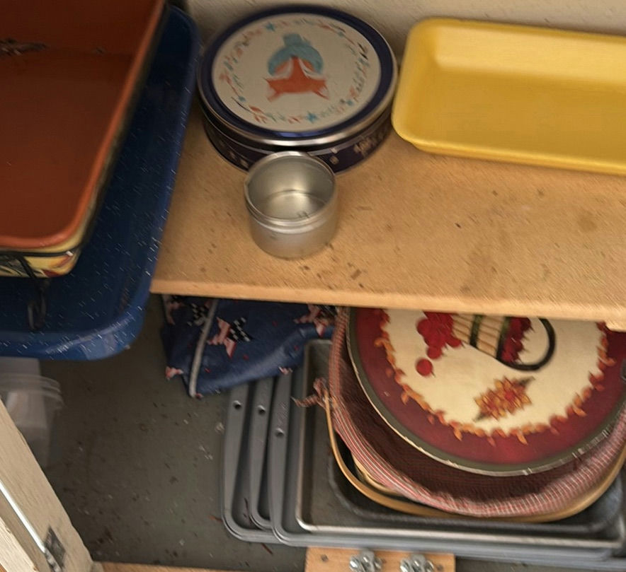 Assorted Baking Pans, Serving Trays, Decorative Tins, and Dishware - image 1 of 4