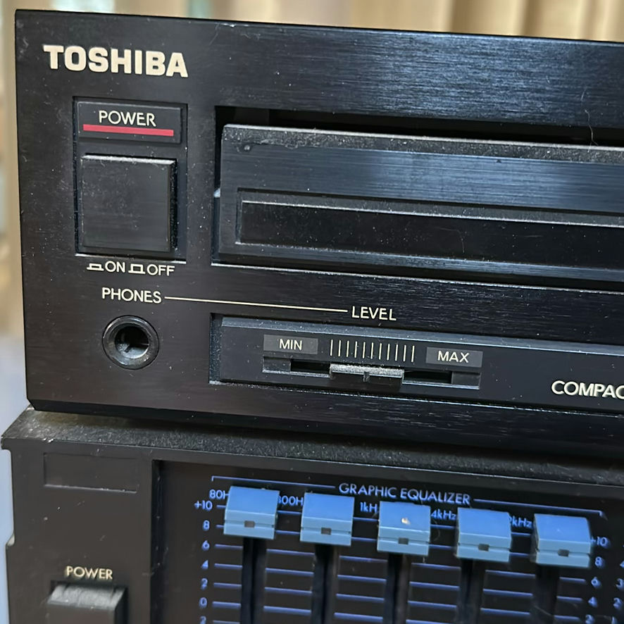 Toshiba Compact Disc Player and Stereo Equalizer Receiver Components - image 2 of 3