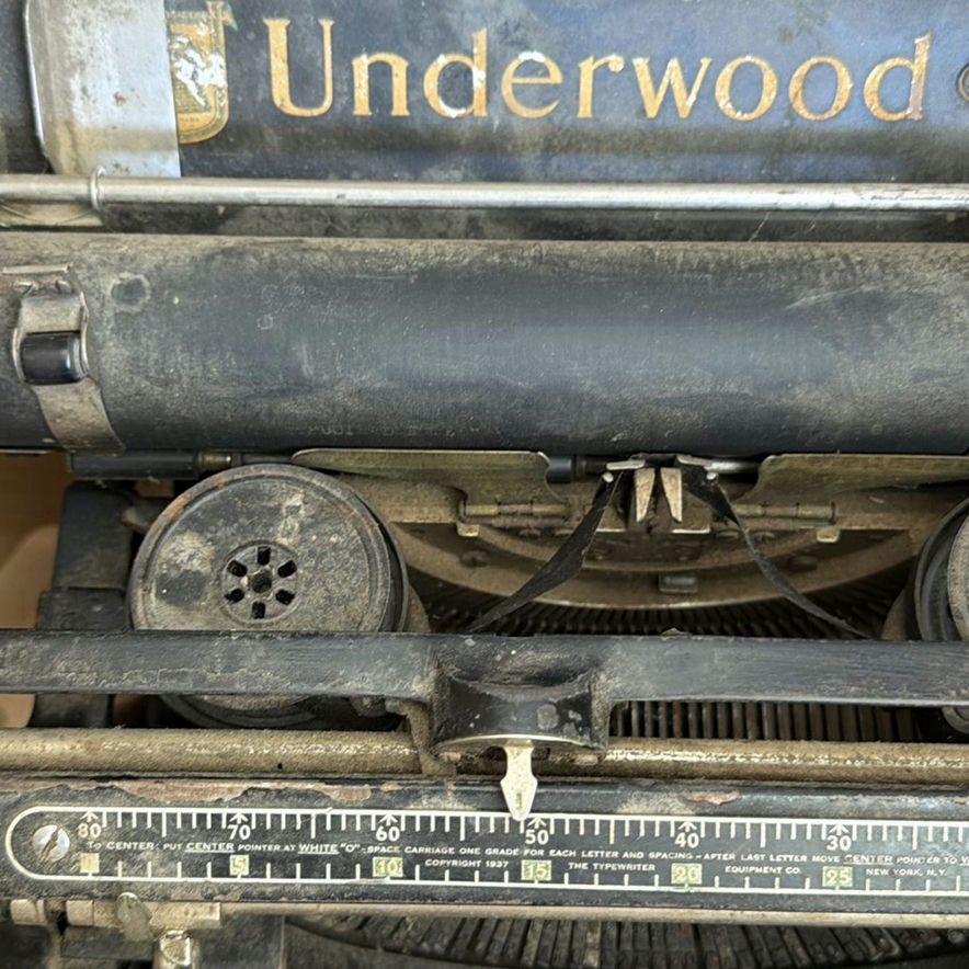Underwood Manual Typewriter - image 4 of 6