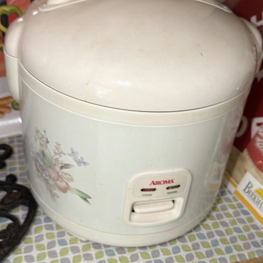 Rice Cooker, Barbecue Serving Tray, Decorative Tin, Cast Iron Trivet, and Cake Template - image 4 of 5