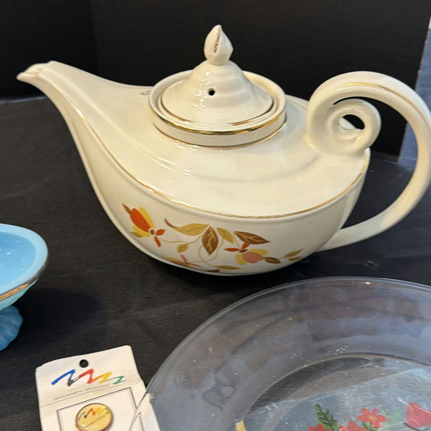 Assorted Vintage Glass and Ceramic Serveware and Decor - image 4 of 6
