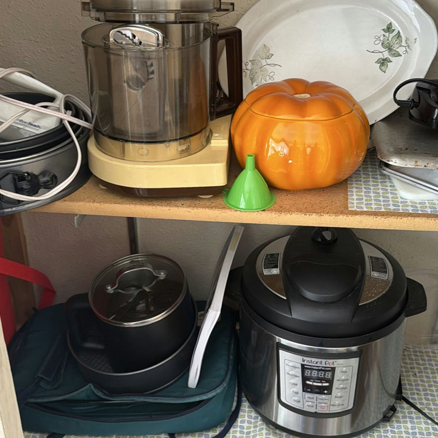 Kitchen Appliances and Bakeware Assortment - image 1 of 5