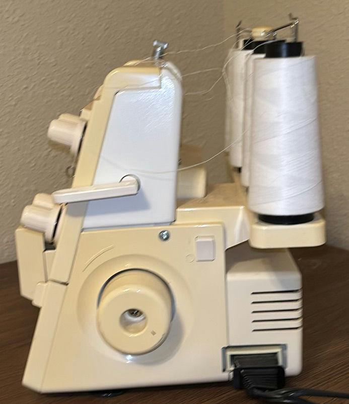 Brother 920D Homelock Serger Sewing Machine - image 5 of 7