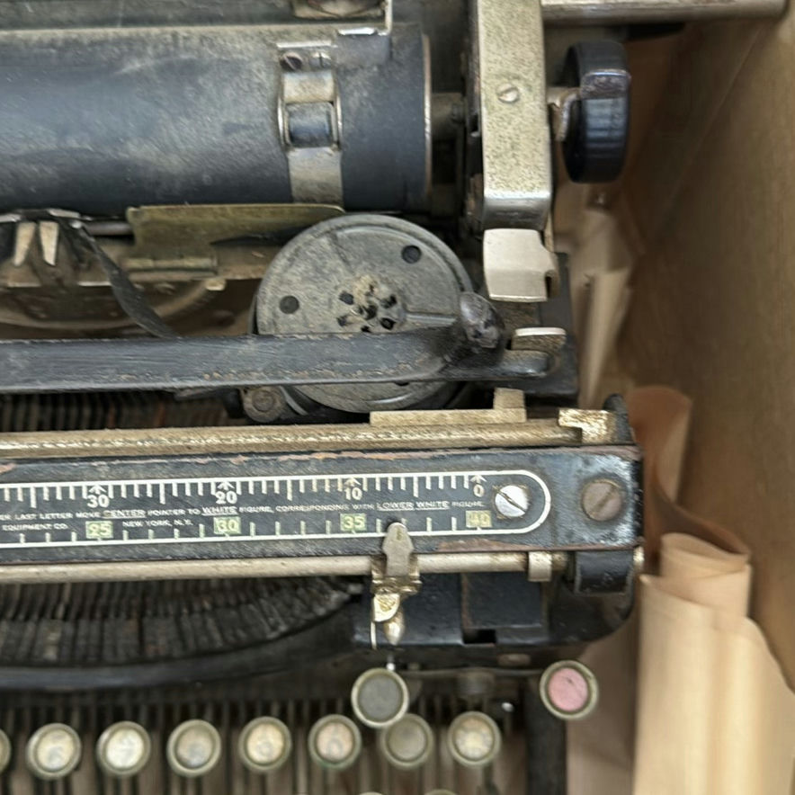 Underwood Manual Typewriter - image 5 of 6
