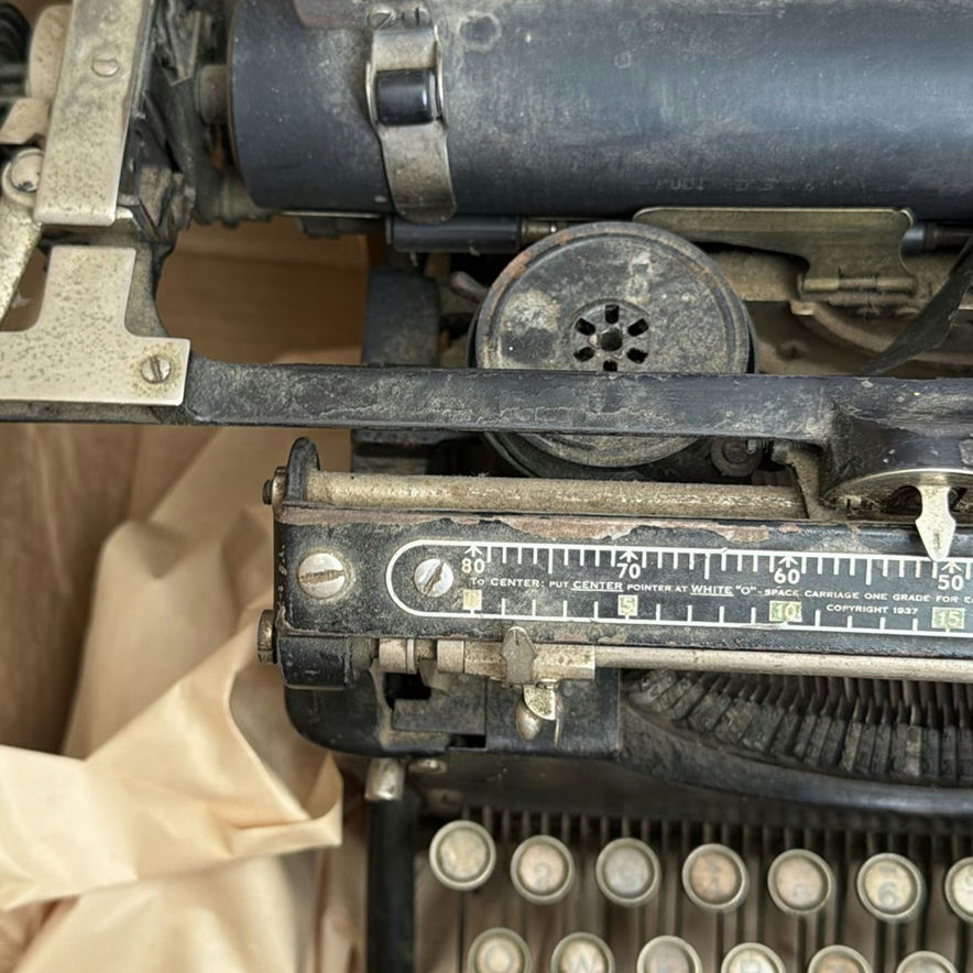 Underwood Manual Typewriter - image 6 of 6