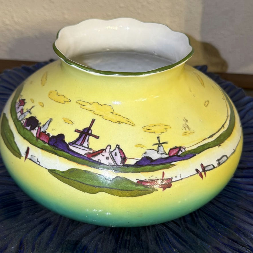 Assorted Decorative Ceramic and Glass Bowls and Containers - image 6 of 8
