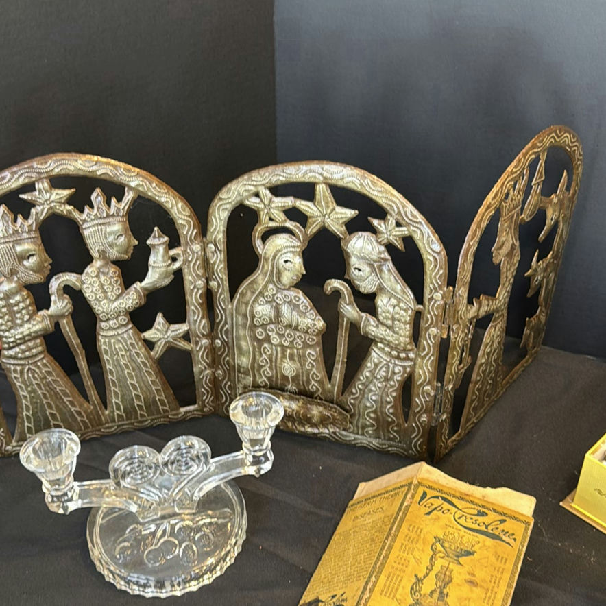 Assorted Vintage Decorative and Glassware Items - image 6 of 6