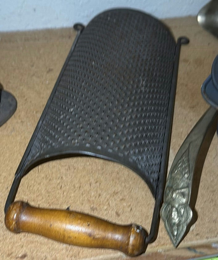 Assorted Vintage Kitchenware and Household Items - image 6 of 7