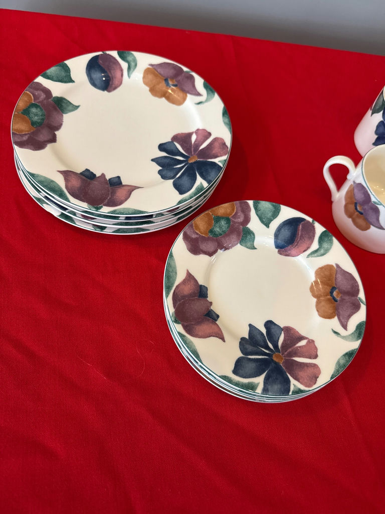 Floral ceramic dinnerware set with plates and mugs - image 2 of 4