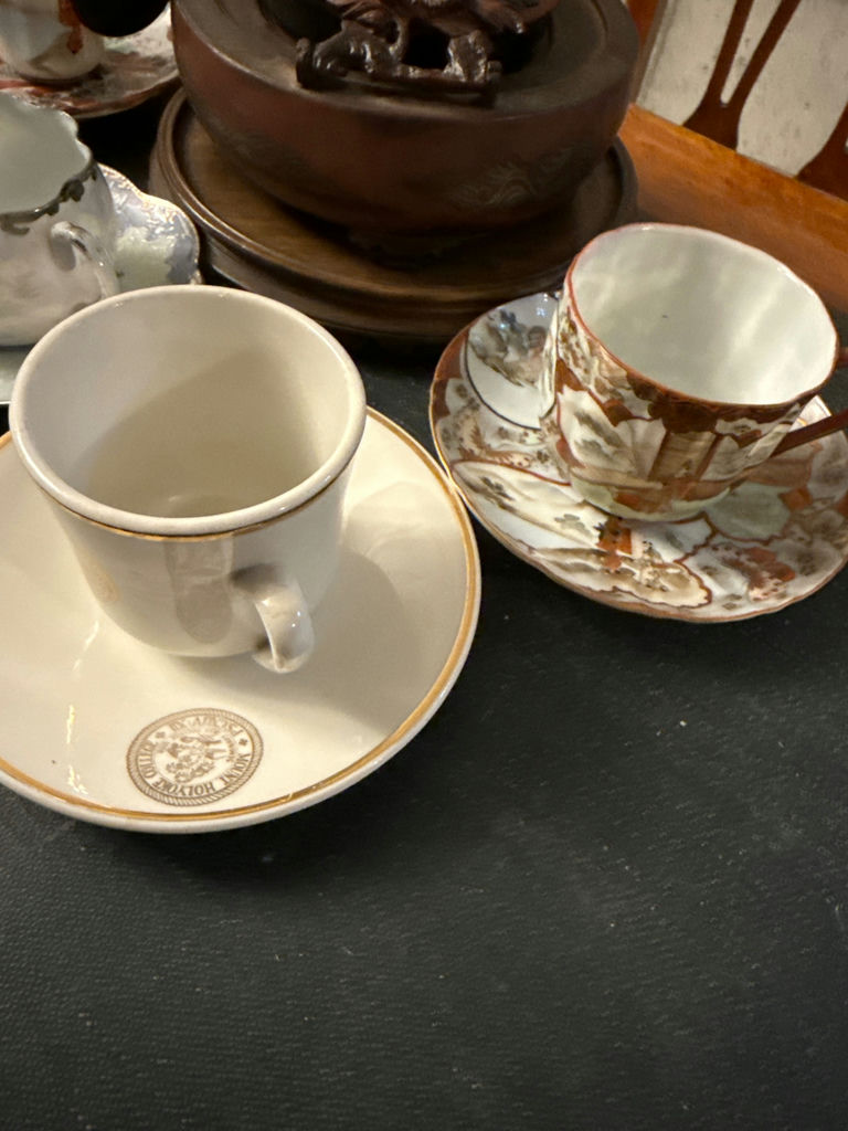 Assorted porcelain teacups, saucers, and small bowls - image 4 of 7