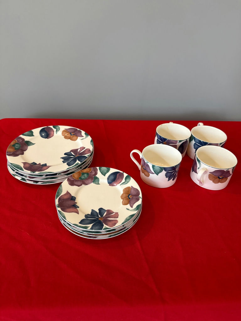 Floral ceramic dinnerware set with plates and mugs - image 1 of 4