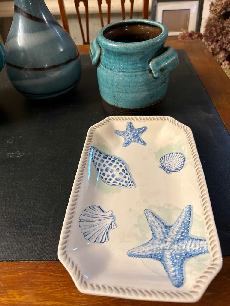Turquoise ceramic vessels and seashell decorative plate - image 3 of 3