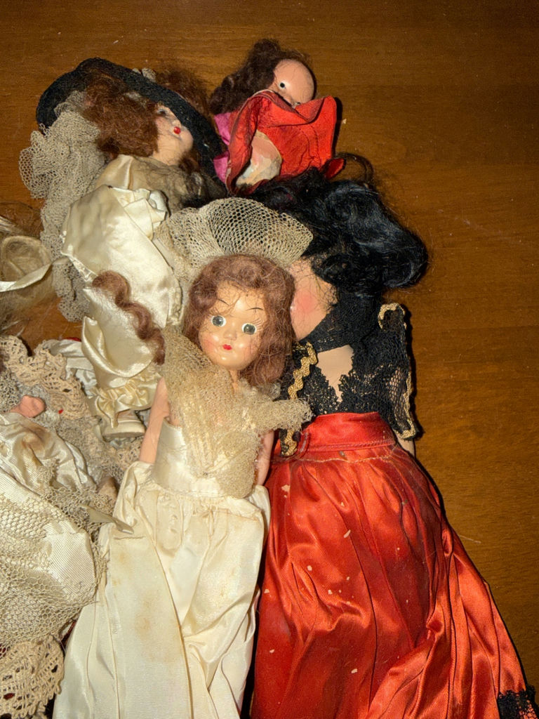 Assorted vintage dolls - image 2 of 4