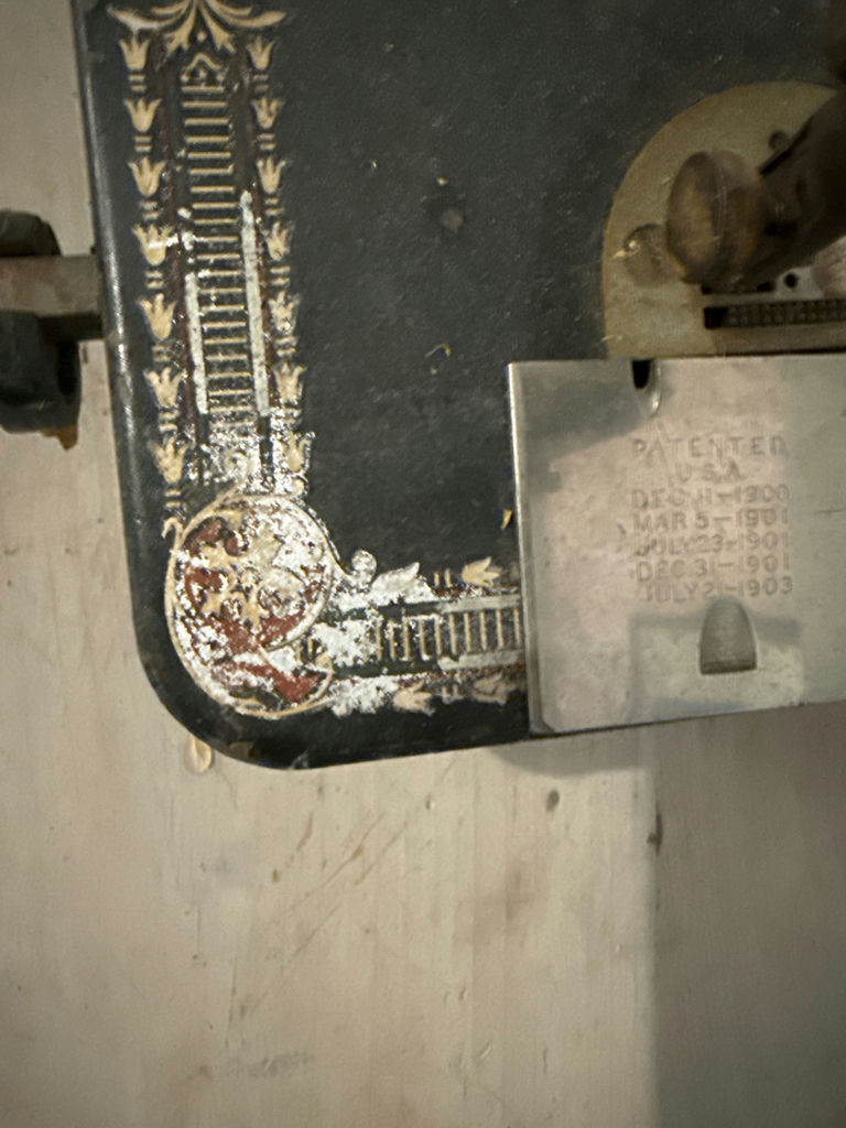 Antique Singer sewing machine with ornate decals. Bring help to carry - image 3 of 3