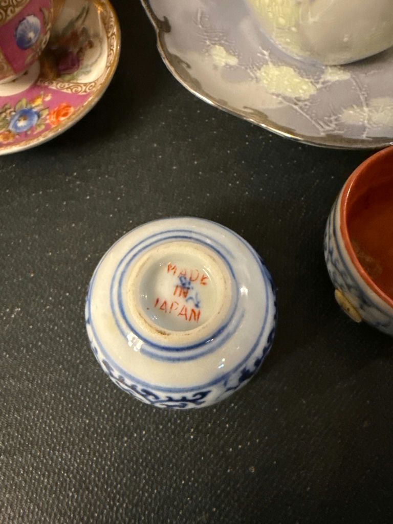 Assorted porcelain teacups, saucers, and small bowls - image 5 of 7