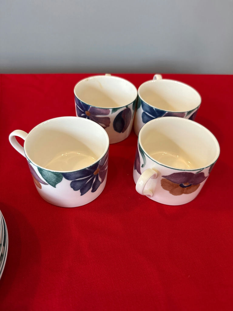 Floral ceramic dinnerware set with plates and mugs - image 3 of 4