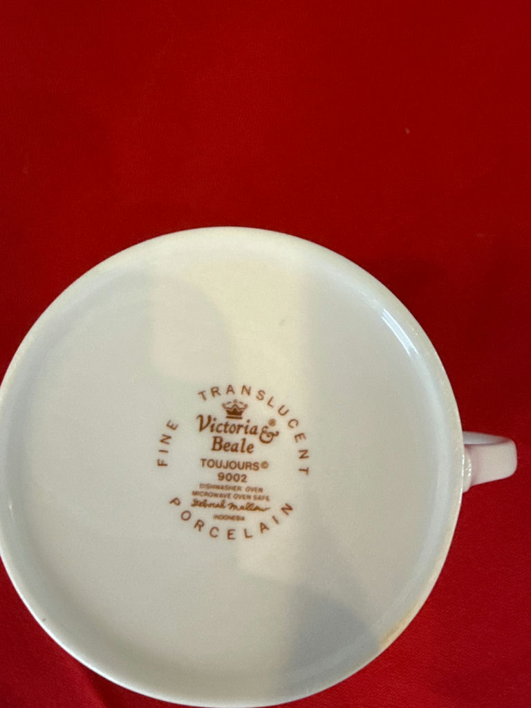 Floral ceramic dinnerware set with plates and mugs - image 4 of 4