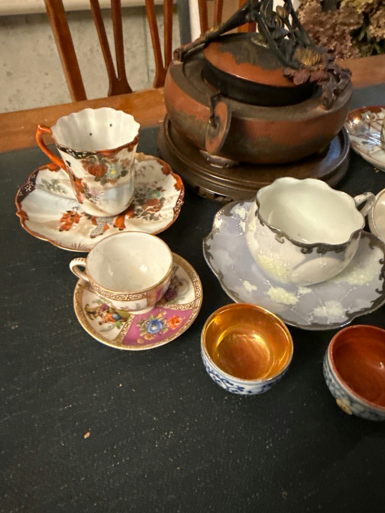 Assorted porcelain teacups, saucers, and small bowls - image 2 of 7