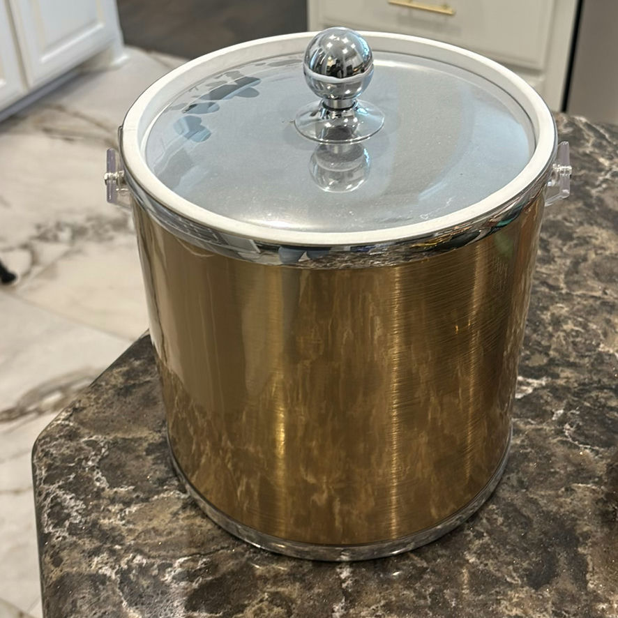 Slow Cooker, Electric Wok, Electric SMoothie Blender, Two Ice Buckets, and Cookbooks - image 14 of 20