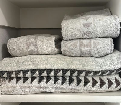 Assorted Towels, Bath Mats, and Pillows - Image 1 of 5