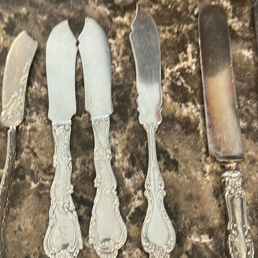 Assorted Silver Flatware Knives and Spreaders - image 3 of 12