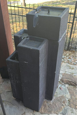 Concrete textured outdoor water fountain, - Image 1 of 4