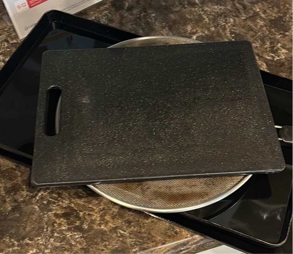 Assorted Kitchen Trays, Splatter Screen, Cutting Board - image 4 of 7