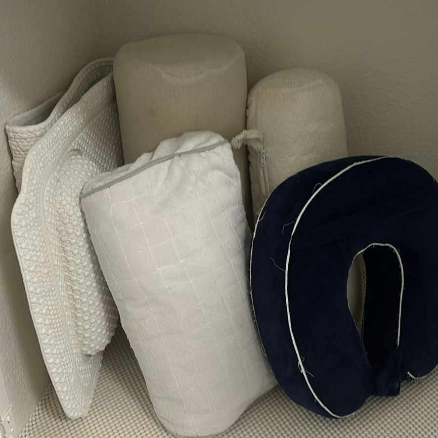 Assorted Towels, Bath Mats, and Pillows - image 4 of 5