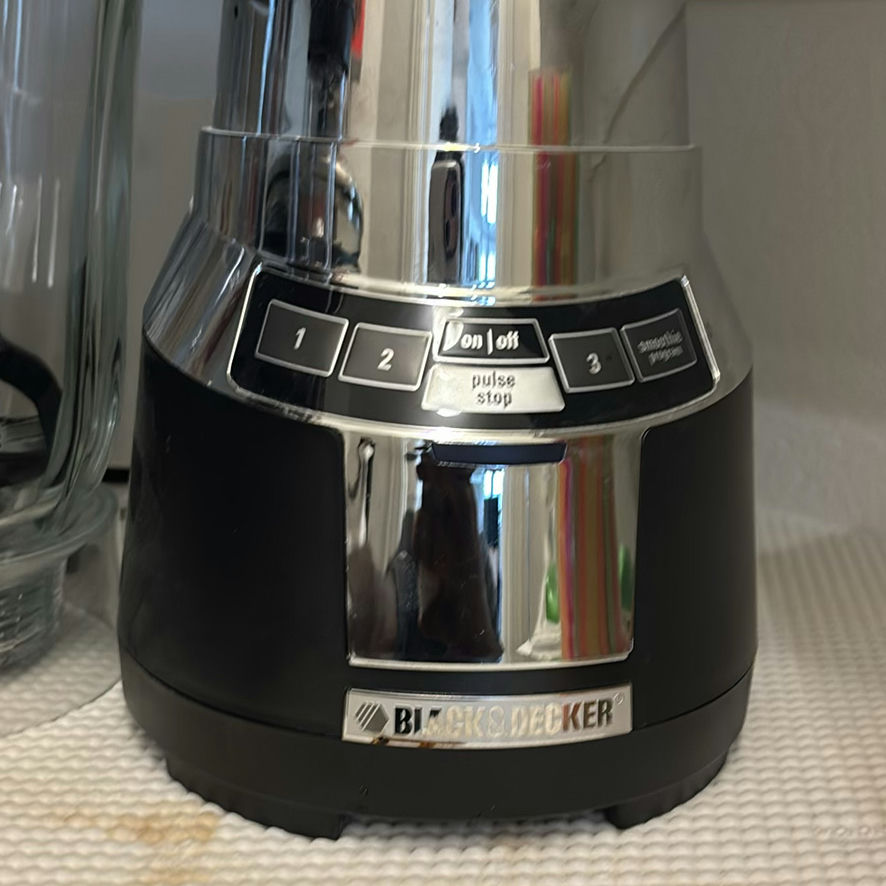 Slow Cooker, Electric Wok, Electric SMoothie Blender, Two Ice Buckets, and Cookbooks - image 7 of 20