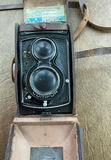 Vintage Rolleicord twin-lens reflex camera with leather case - thumbnail 2 of 6