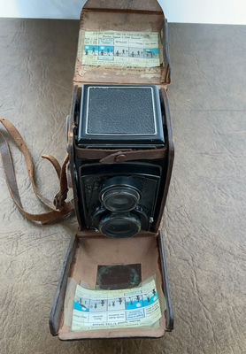 Vintage Rolleicord twin-lens reflex camera with leather case - Image 1 of 6