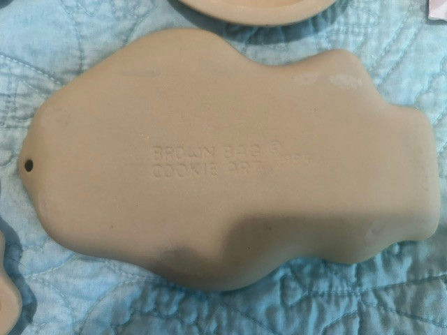 Brown Bag Vintage Christmas cookie molds with decorating books - image 6 of 8