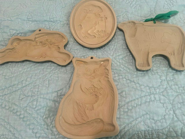 Brown Bag Vintage Christmas cookie molds with decorating books - image 2 of 8