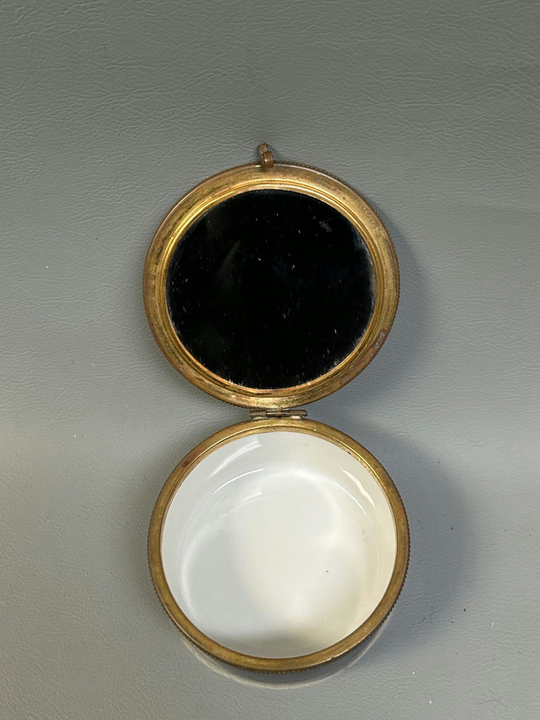 Misc Pottery and Porcelain Items  - image 18 of 19