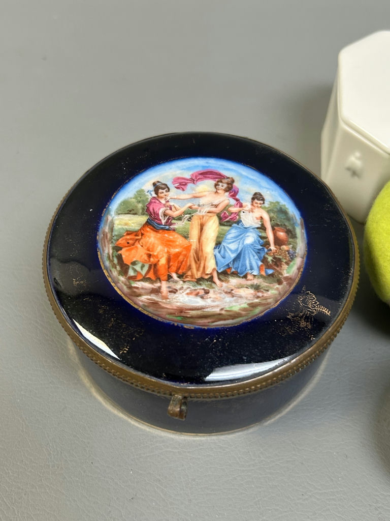 Misc Pottery and Porcelain Items - image 4 of 19